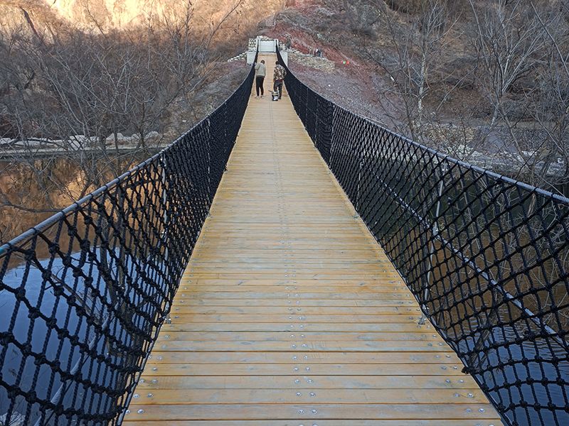 北京市門頭溝區田莊村南山峽谷木板吊橋